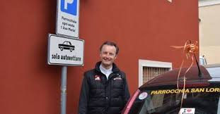 il parcheggio della parrocchia