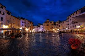Piazza Anfiteatro, Lucca